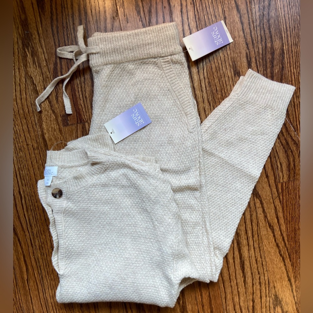 TARGET STARS ABOVE MATCHING TWO
PIECE SWEATER KNIT JOGGER SET
